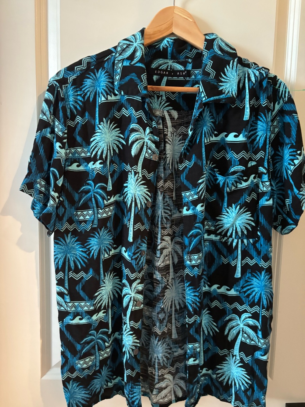 Edgar + Ash Tropical Palm Print Button-Up Shirt in Teal & Black Size Medium